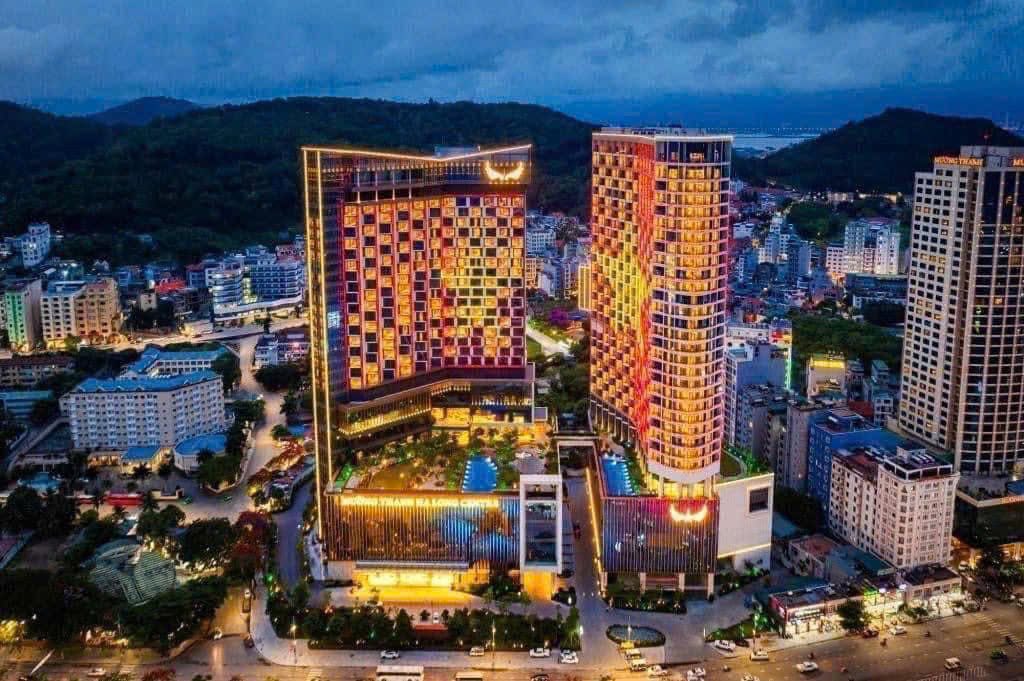 Combo 2 ngày 1 đêm Khách sạn Mường Thanh Luxury centre II Hạ Long và Du thuyền Luna Cruise