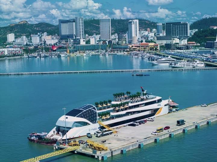 Voucher siêu tàu Thăm Vịnh Hạ Long 5 sao Dolphin Cruise